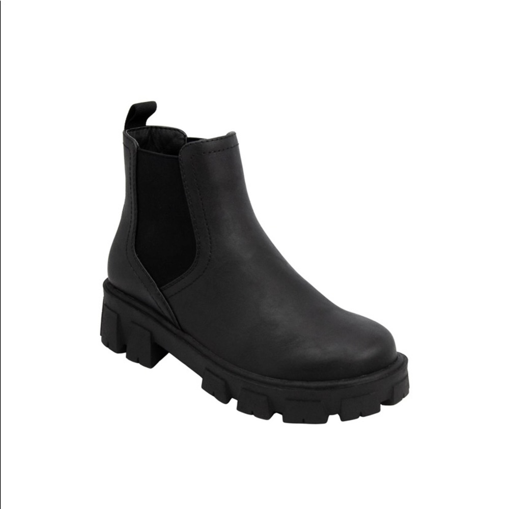 Black Chelsea boots
